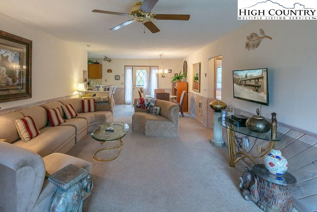 Image number 13 for the current listing