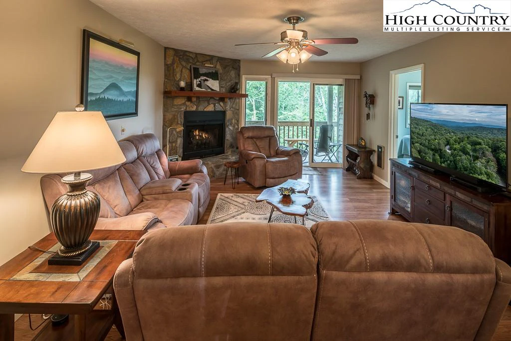 Image number 14 for the current listing