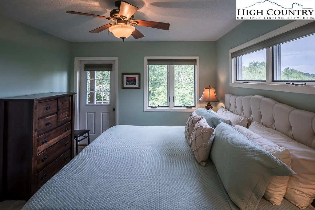 Image number 2 for the current listing