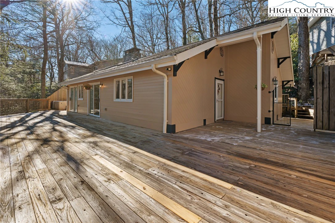 Image number 1 for the current listing