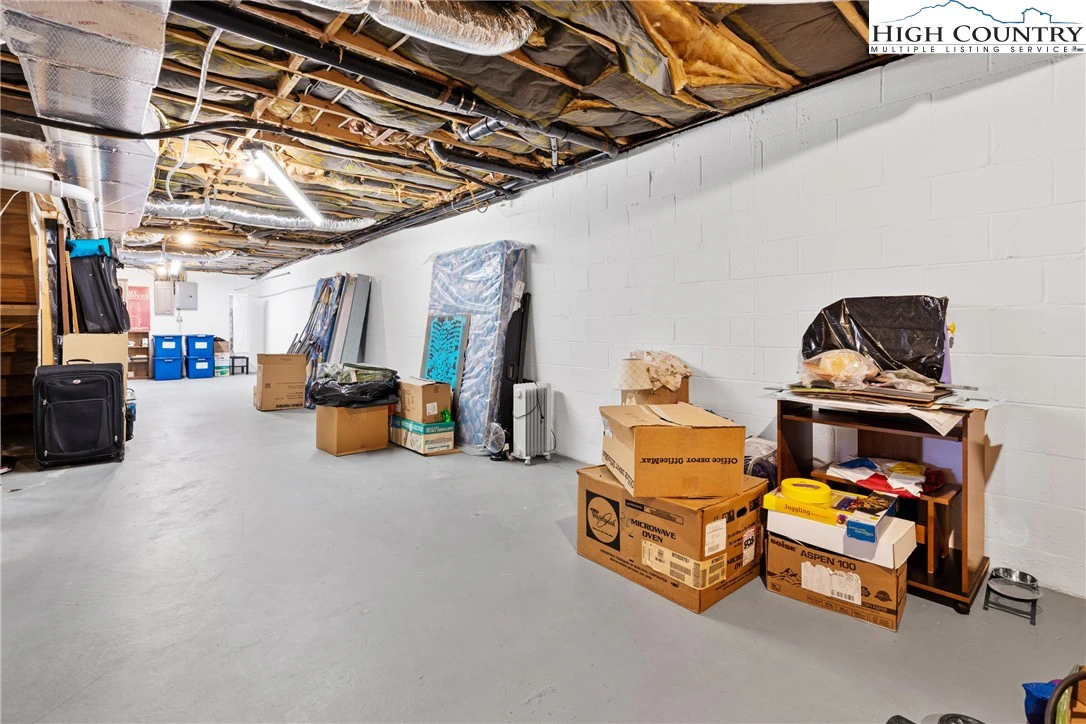 Image number 15 for the current listing