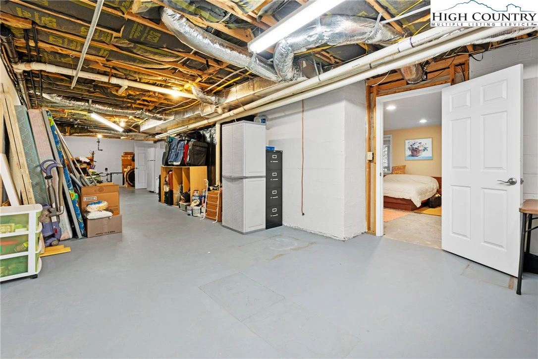 Image number 17 for the current listing