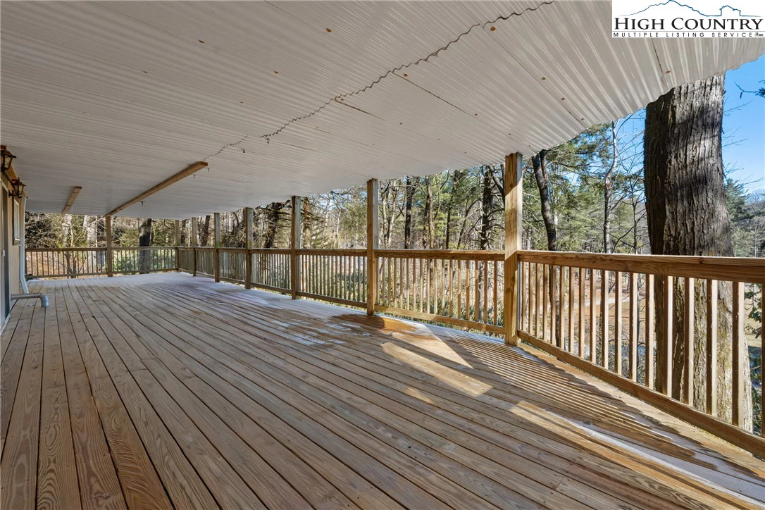 Image number 19 for the current listing