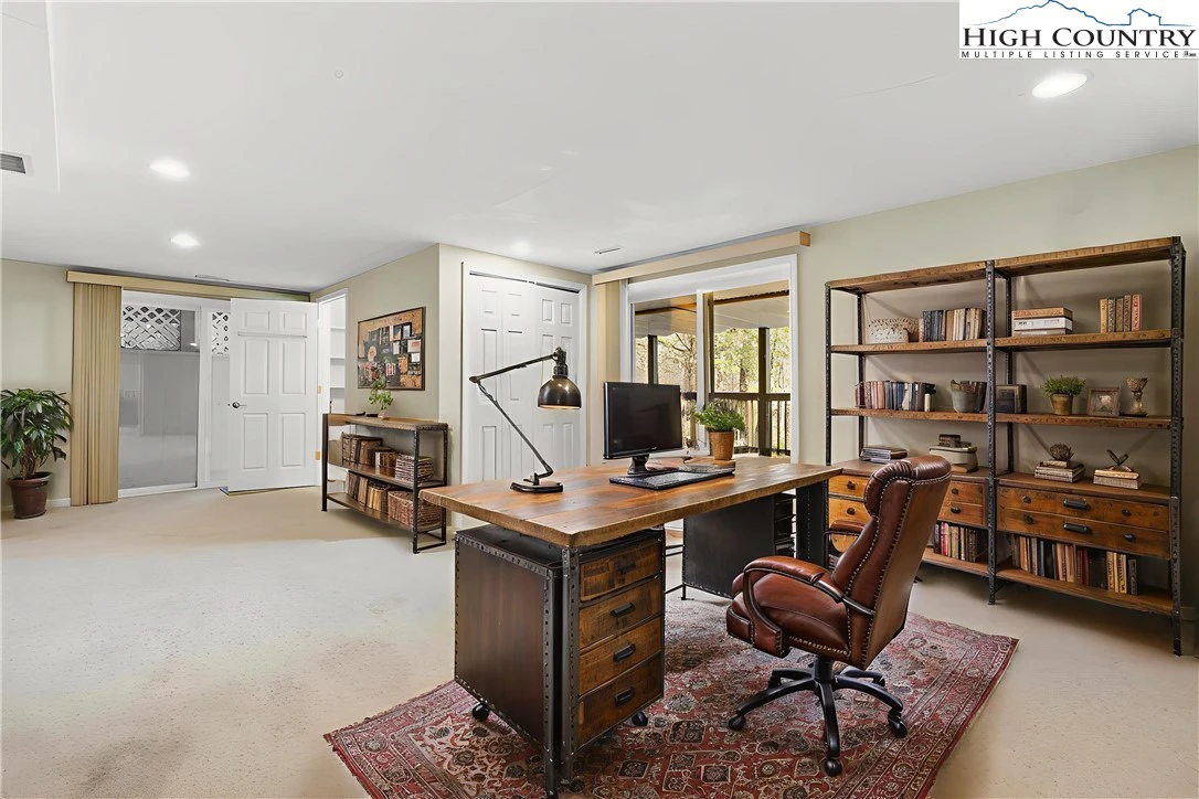 Image number 11 for the current listing