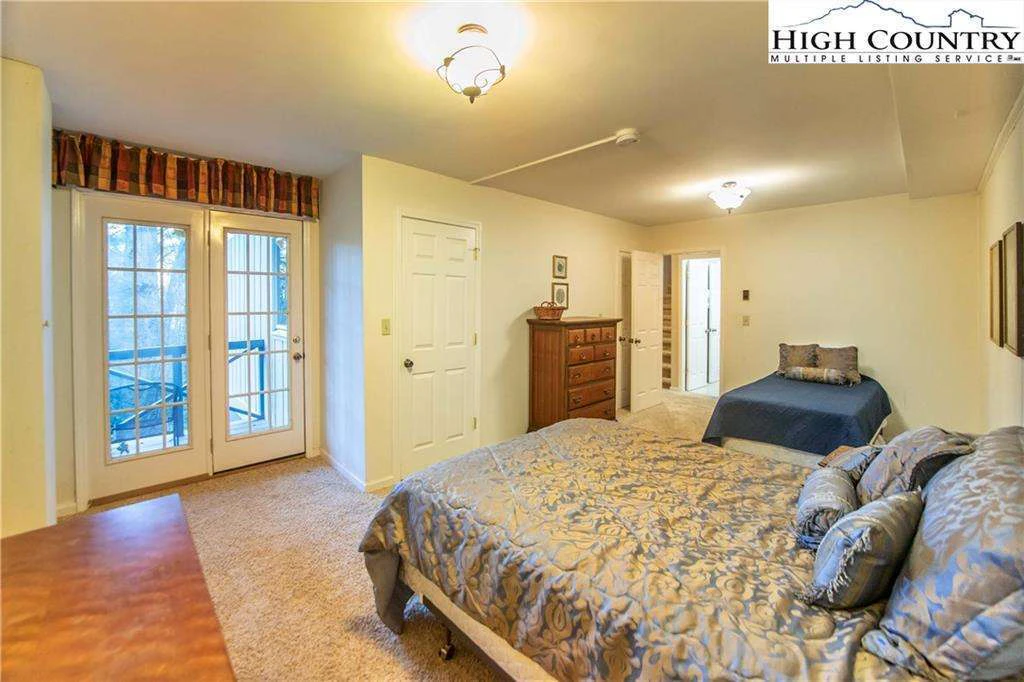 Image number 8 for the current listing