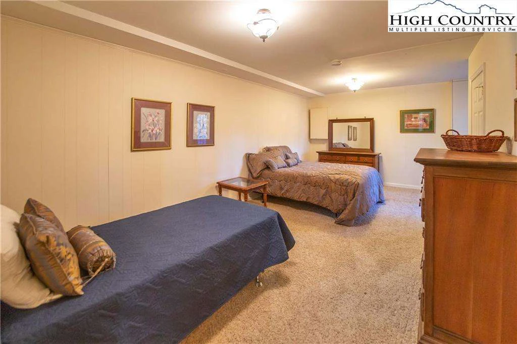 Image number 9 for the current listing