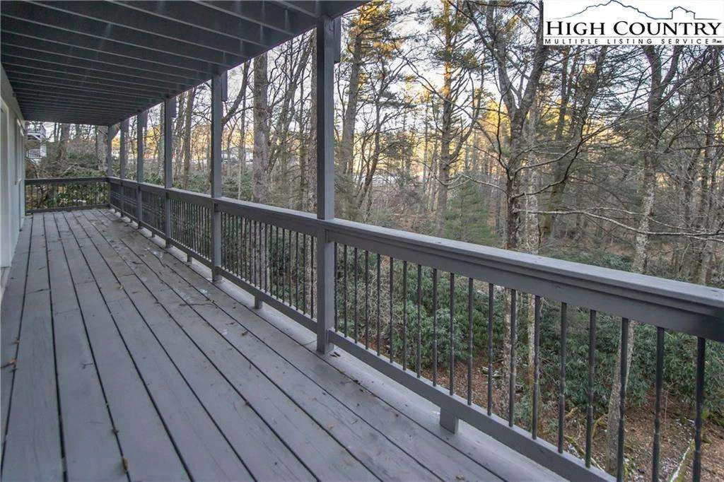 Image number 14 for the current listing
