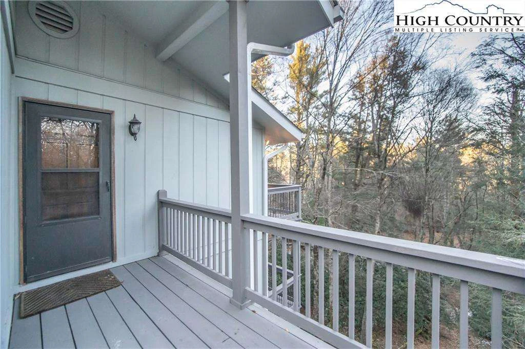 Image number 15 for the current listing