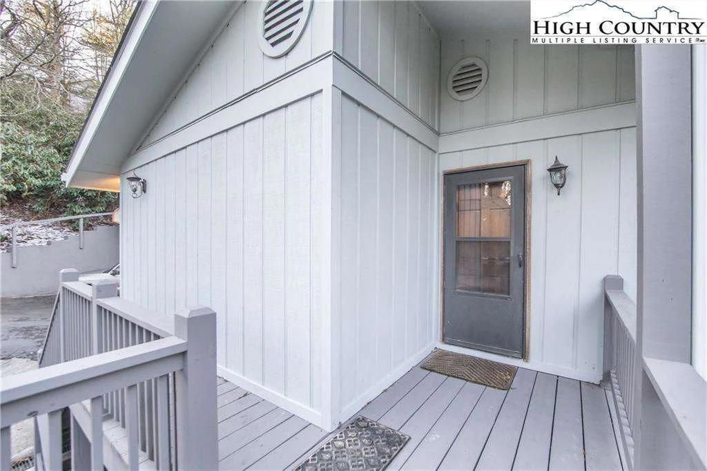 Image number 16 for the current listing