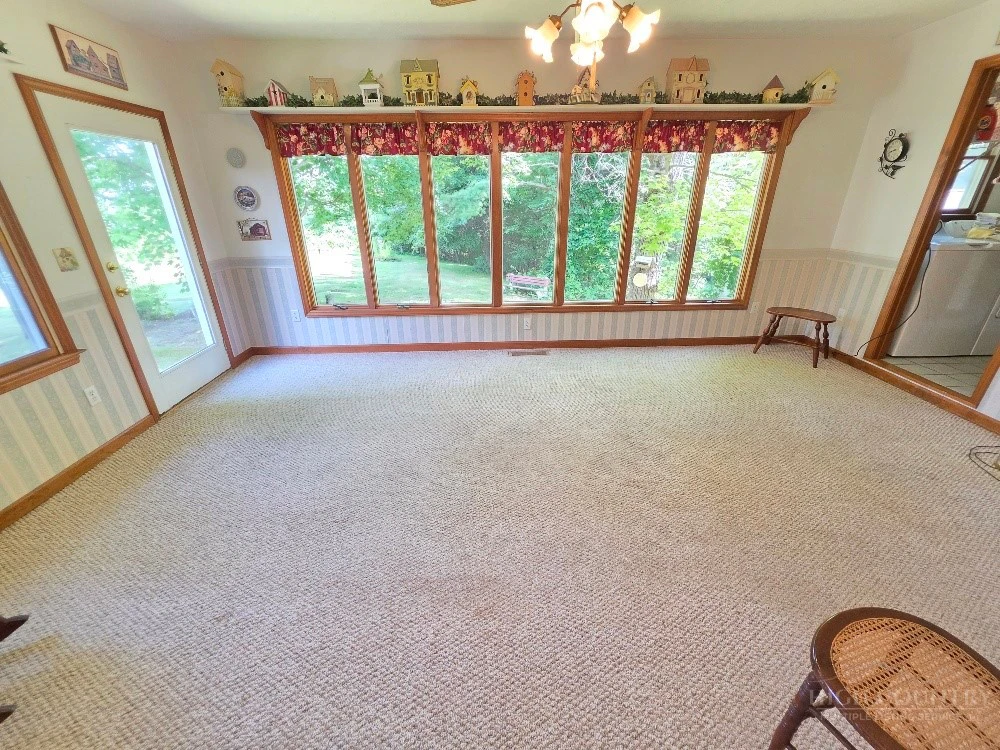 Image number 7 for the current listing