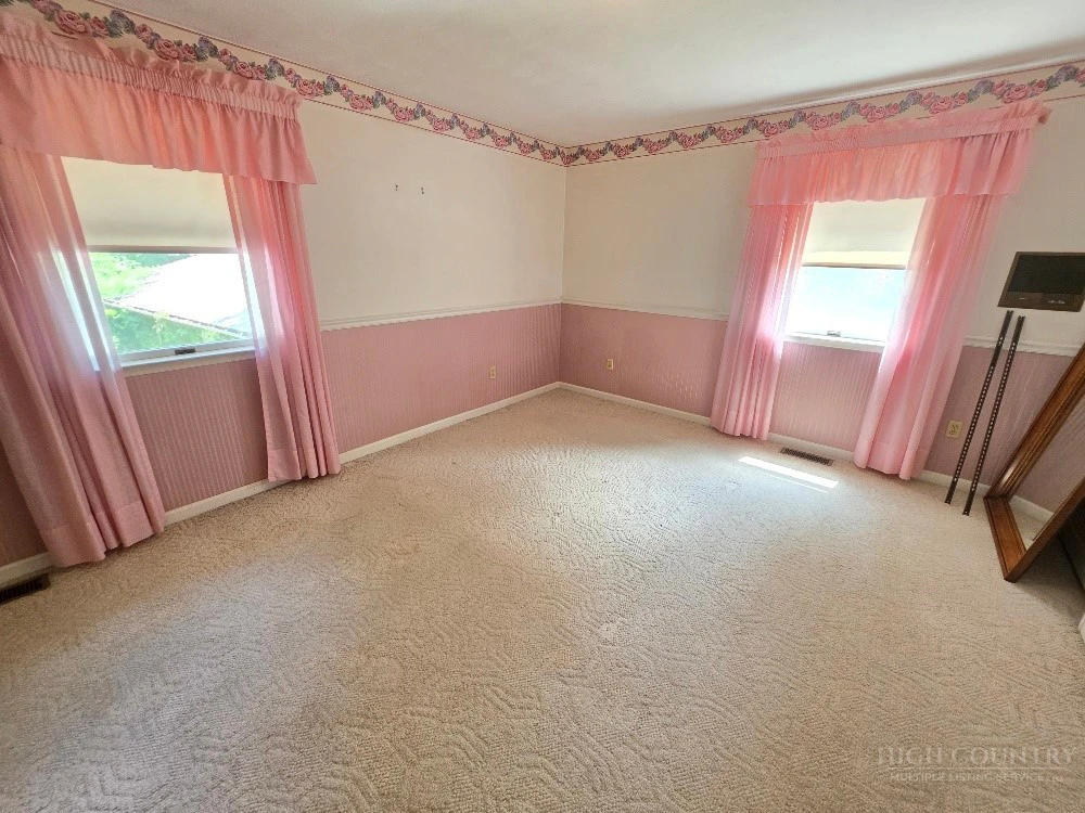 Image number 10 for the current listing