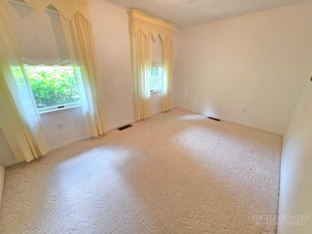 Image number 12 for the current listing
