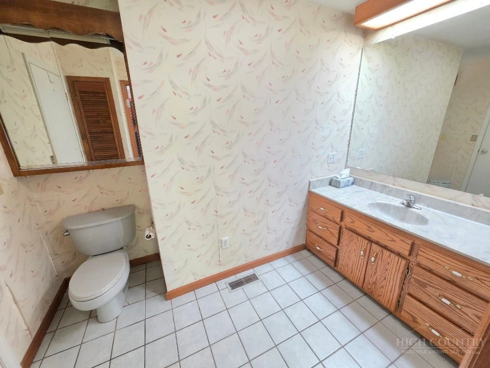 Image number 14 for the current listing