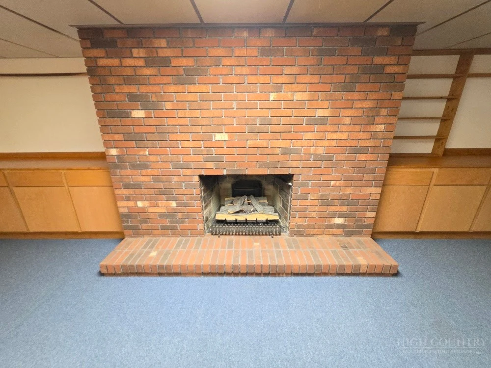 Image number 19 for the current listing