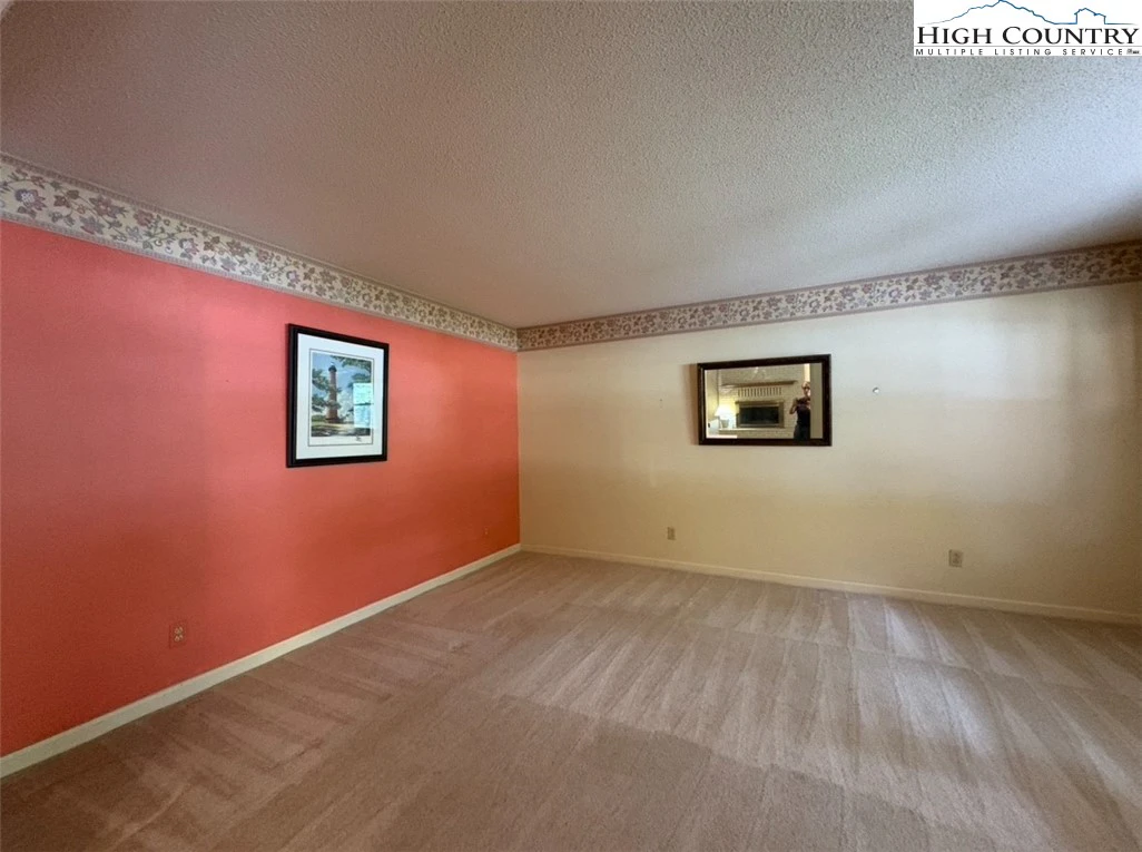 Image number 9 for the current listing