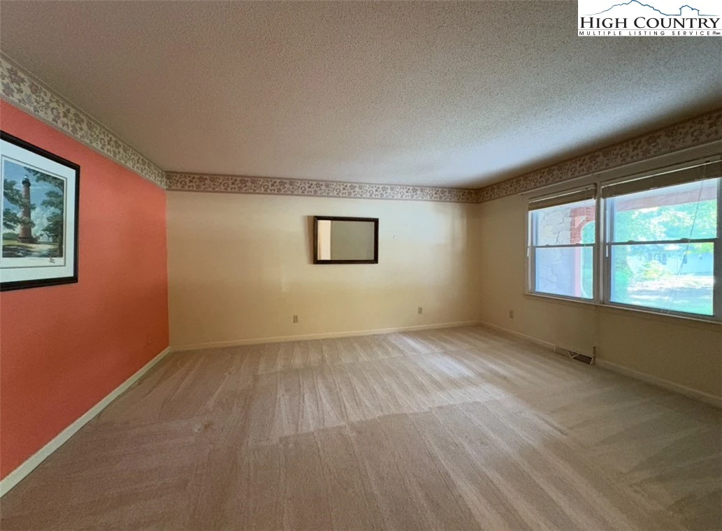 Image number 10 for the current listing