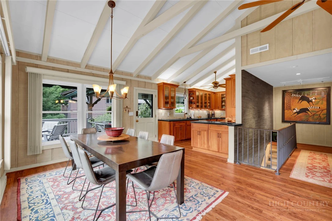 Image number 4 for the current listing