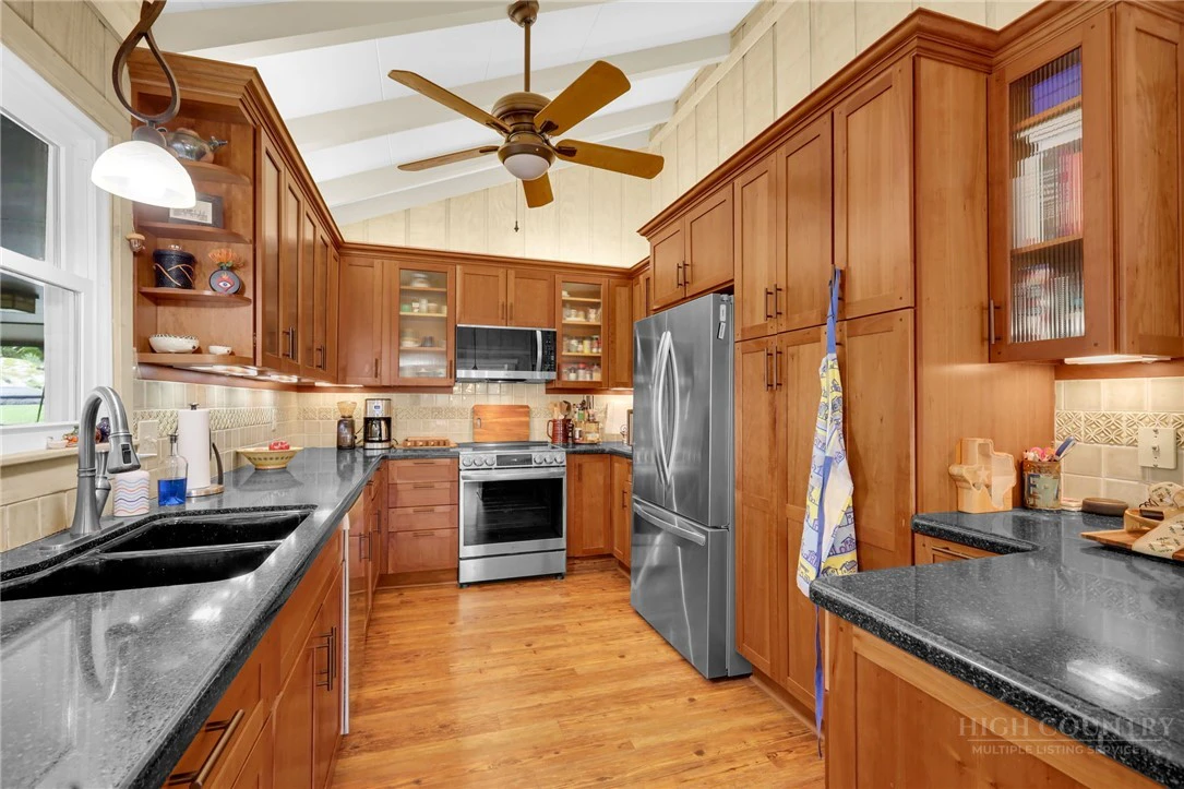 Image number 8 for the current listing