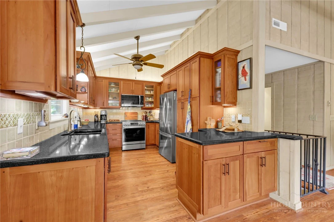 Image number 9 for the current listing