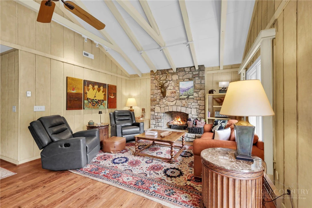 Image number 10 for the current listing