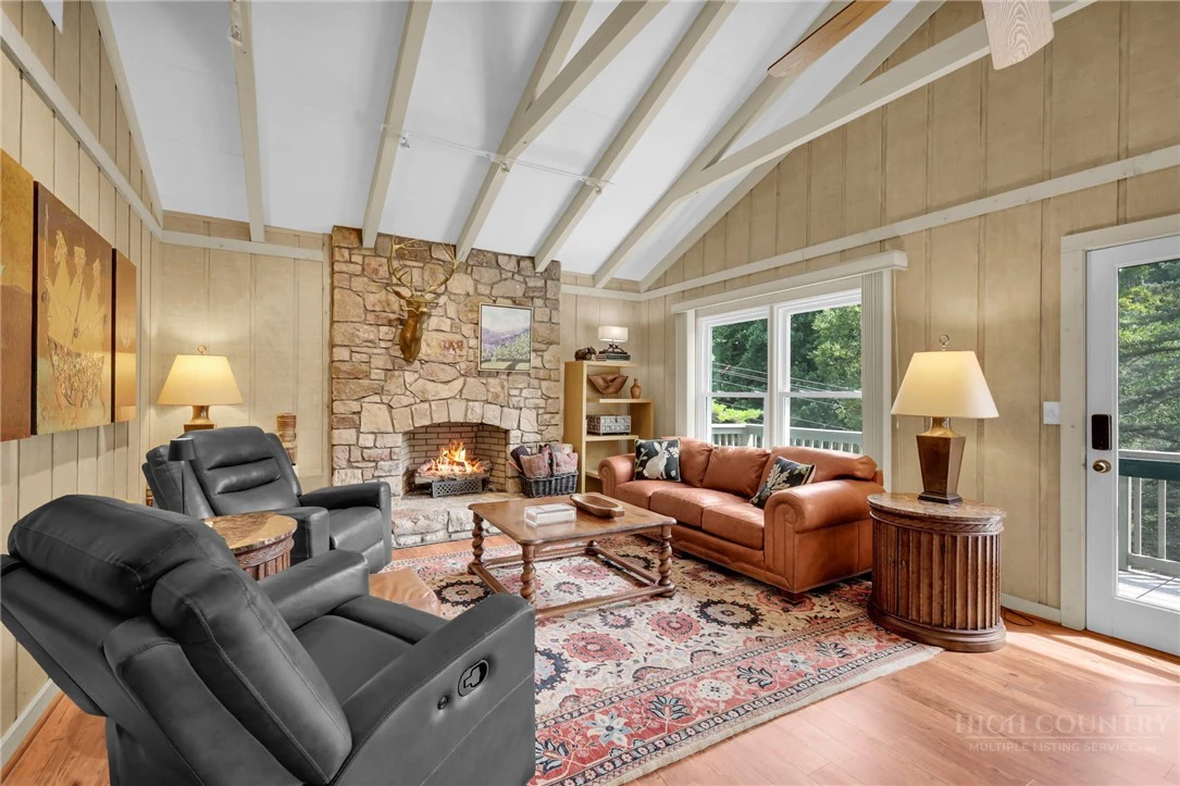 Image number 11 for the current listing