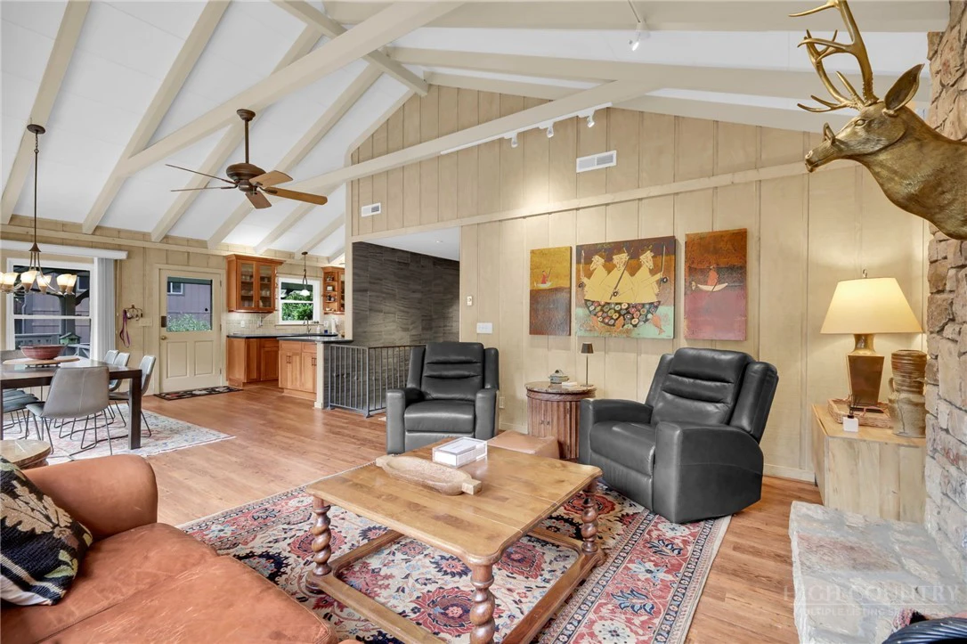 Image number 13 for the current listing