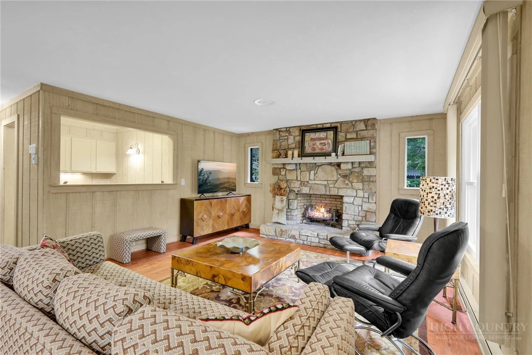 Image number 22 for the current listing