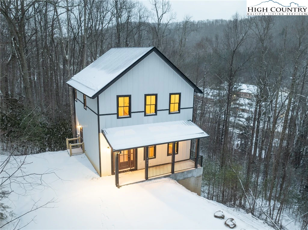 Image number 17 for the current listing