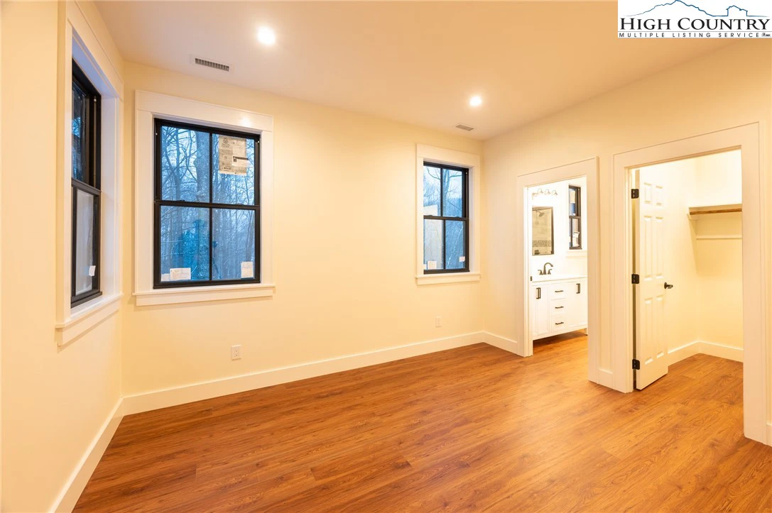 Image number 10 for the current listing