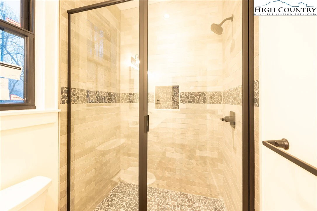 Image number 3 for the current listing