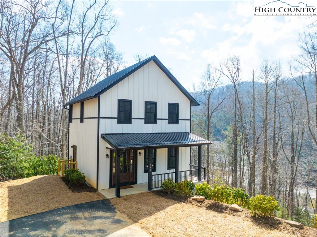 Image number 15 for the current listing