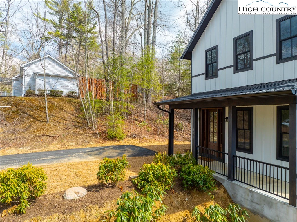 Image number 9 for the current listing