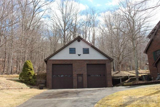 Image number 11 for the current listing