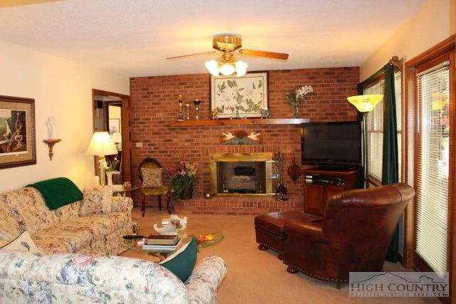 Image number 4 for the current listing