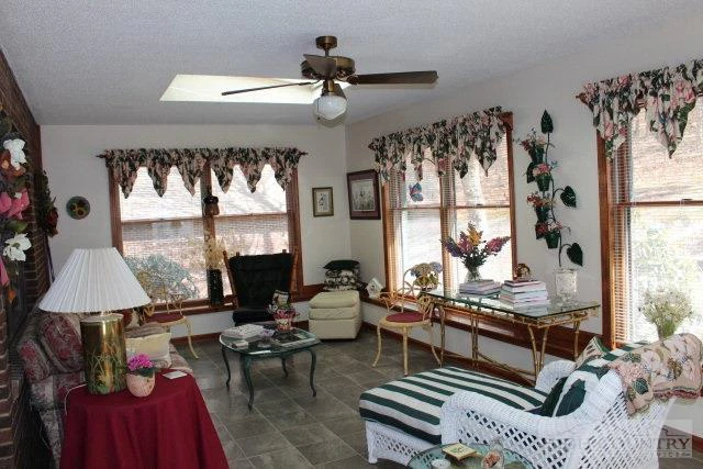 Image number 22 for the current listing