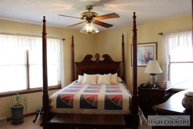Image number 21 for the current listing
