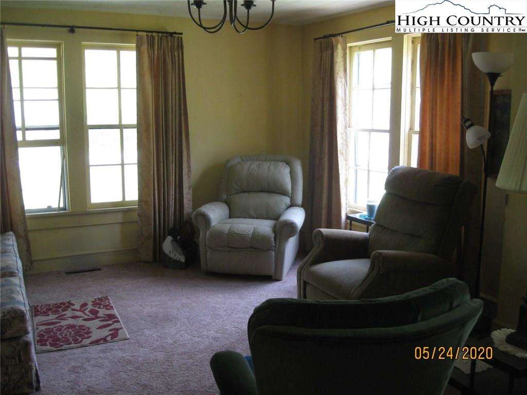 Image number 11 for the current listing