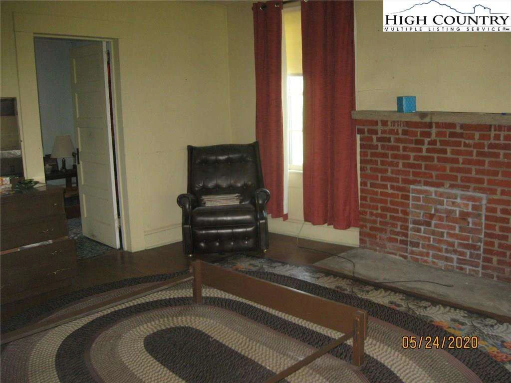Image number 12 for the current listing