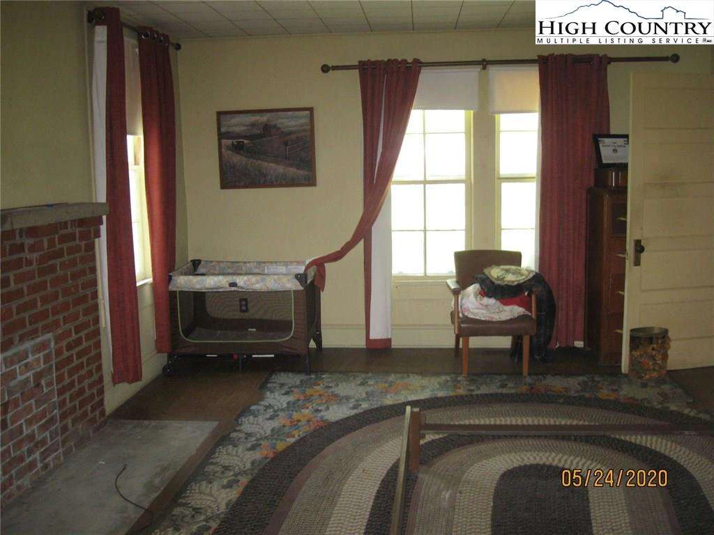 Image number 13 for the current listing