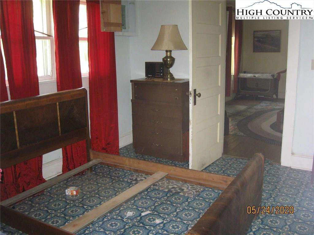 Image number 14 for the current listing