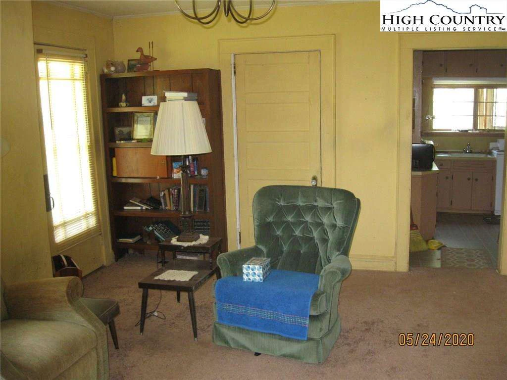 Image number 9 for the current listing