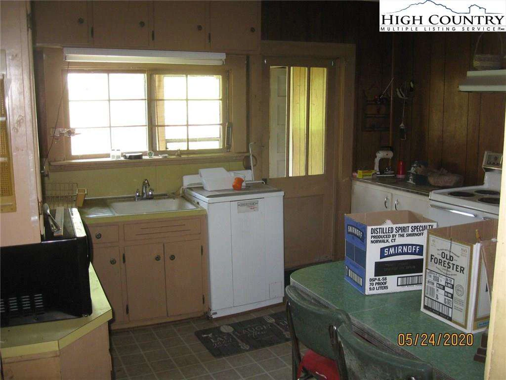 Image number 10 for the current listing