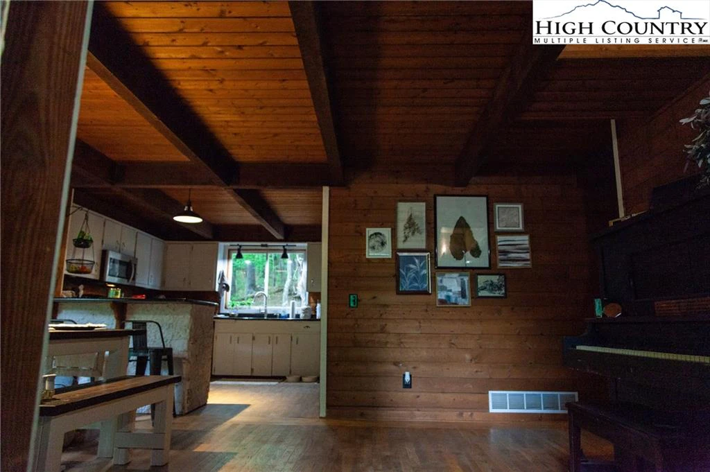 Image number 16 for the current listing