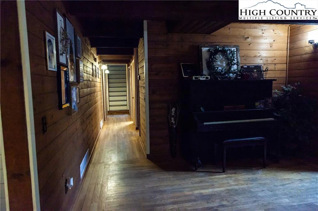 Image number 13 for the current listing