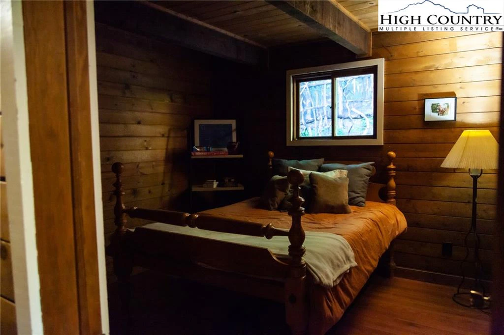 Image number 9 for the current listing