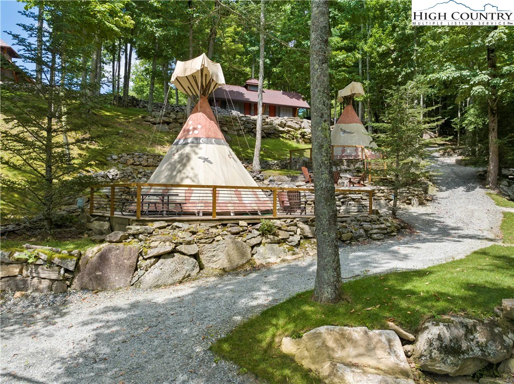 Image number 16 for the current listing