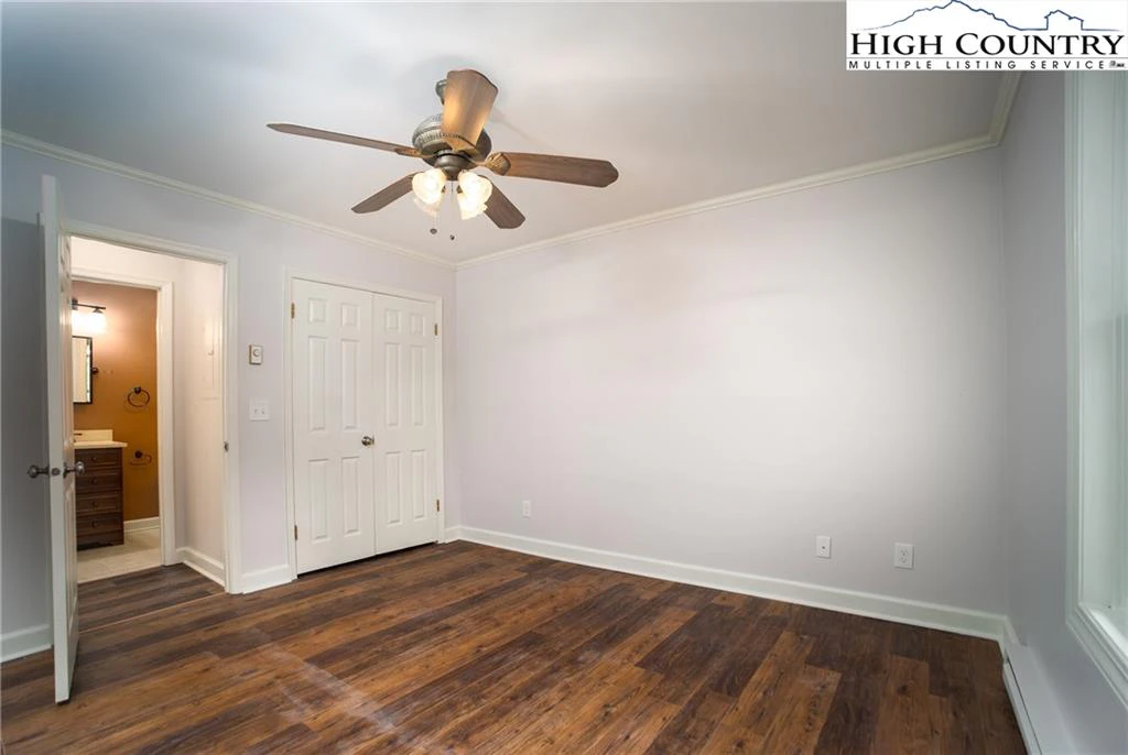 Image number 13 for the current listing