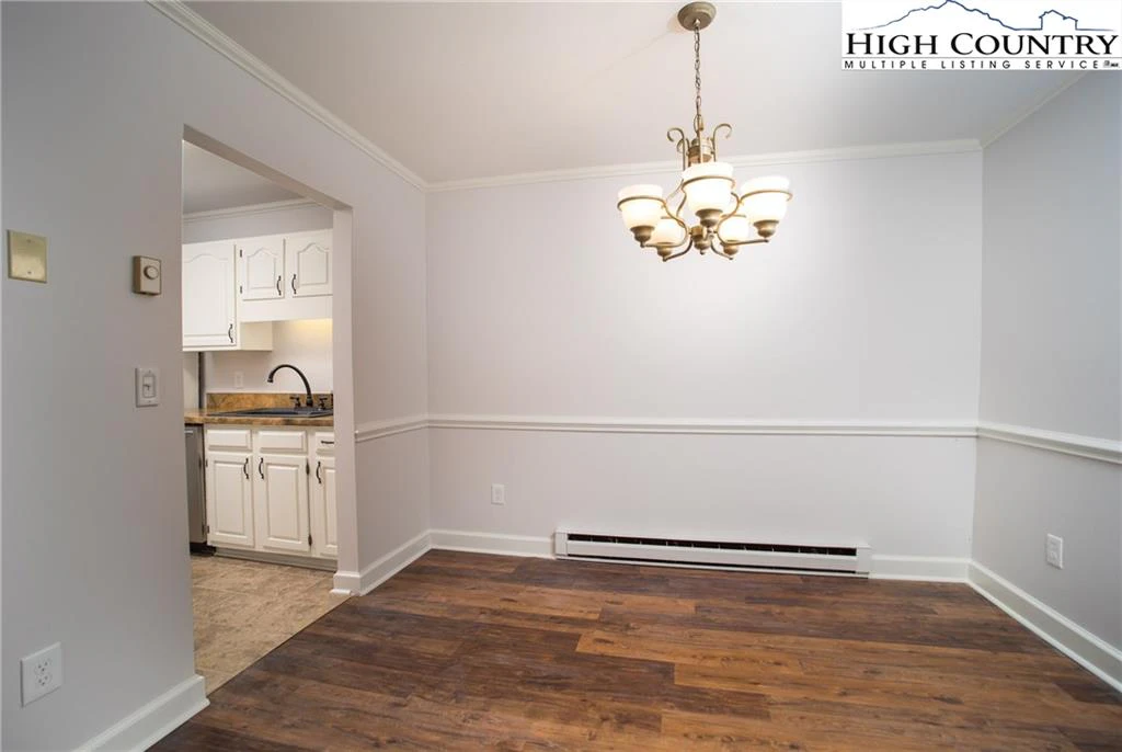 Image number 11 for the current listing