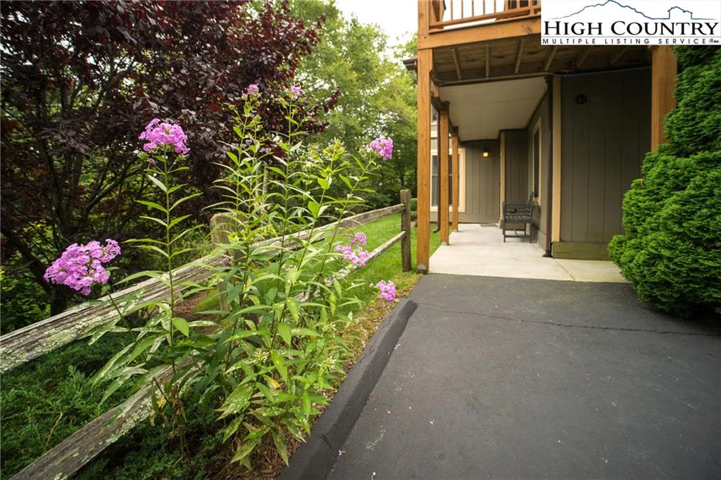 Image number 9 for the current listing