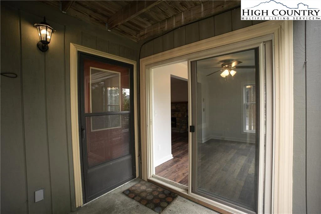 Image number 7 for the current listing